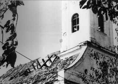 Sunja - Župna crkva Sv. Marije Magdalene - Krovište uništeno