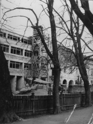Petrinja - Strossmayerov trg - kuća u gradnji i Stari Kotars