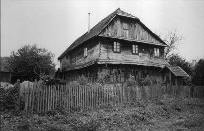 Voloder (Popovača) - Kuća kbr. 77 s natkrivenim bunarom u dv
