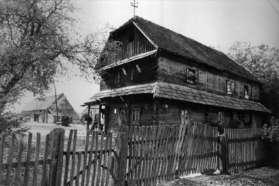 Potok (Popovača) - Stambena drvena katnica s istaknutom nads
