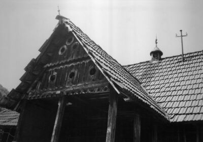 Komora (Dvor na Uni) - Kuća Mitra Savića, detalj: krović ula