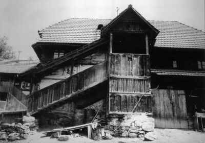 Komora (Dvor na Uni) - Kuća Đure Zorića, drvena, dijelom u t