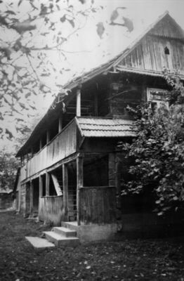 Repušnica (Kutina) - Drvena stambena katnica s trijemom uzdu