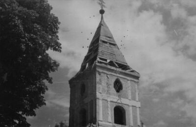 Lekenik - Kapelica - zvonik sa sjeverozapada, s ratnim ošteć