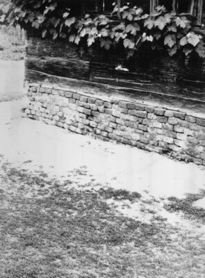 Greda Sunjska (Sunja) - Ciglani temelj drvene kuće kbr. 75, 