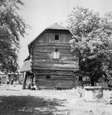 Letovanić (Lekenik) - Drvena katnica kbr. 92, zabatno pročel