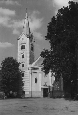 Sisak - Župna crkva Sv. Križa, barokna; total glavnog pročel