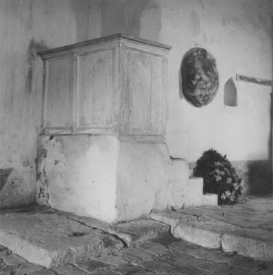 Taborište (Petrinja) - Kapela Sv. Petra, grobljanska, unutra