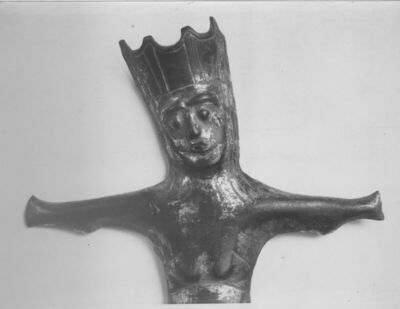 Sisak - Figura s krunom Fridrika I., kruna ima četiri visoka