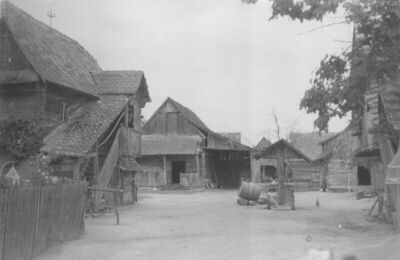 Letovanić (Lekenik) - Kompleks gospodarskih zgrada u dvorišt