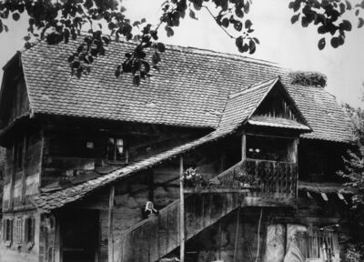 Gušće (Sisak) - Drvena katnica kbr. 26 s izrezbarenim trijem