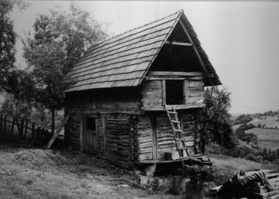 Ljeskovac (Dvor na Uni) - Štala u vlasništvu Đure Zubera