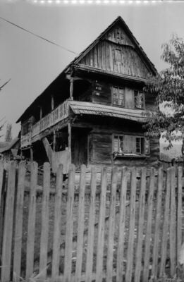 Repušnica (Kutina) - Drvena stambena katnica čije je bočno u