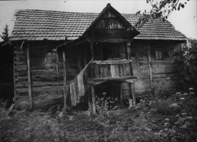 Repušnica (Kutina) - Drvena stambena katnica s istaknutim už