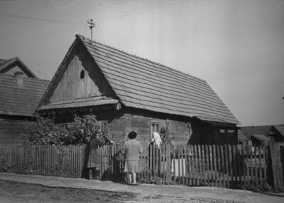 Kutina - Prizemna brvnara, od tesane hrastove građe, nad pro