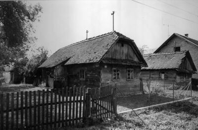 Potok (Popovača) - Stambena drvena prizemnica s okućnicom i 