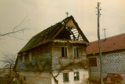Drenov Bok (Jasenovac) - Drvena hiža sa zidanim prizemnim di