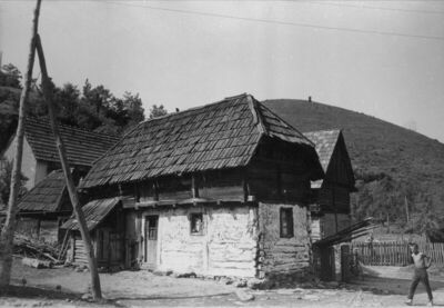 Gvozdansko (Dvor na Uni) - Dvije jednokatne brvnare