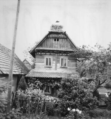 Gušće (Sisak) - Zabatno pročelje katnice iz 1921. godine, uk