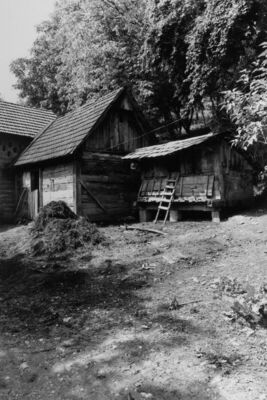 Hrastovica (Petrinja) - Štala i svinjac uz kuću kbr. 141