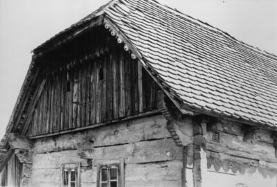 Marinbrod (Glina) - Izrezbareni zaglavci greda na kući kbr. 