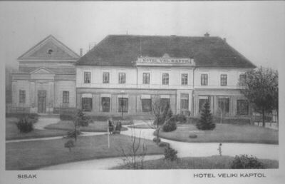 Sisak - Hotel „Veliki Kaptol“ prema Jelačićevom trgu