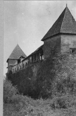Hrvatska Kostajnica - Stari grad - Gradski trakt između obe 