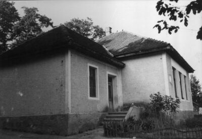 Kotarani (Dvor na Uni) - Zgrada osnovne škole
