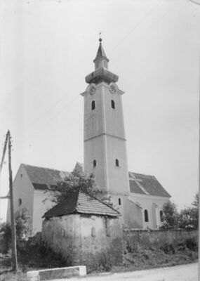 Gora (Petrinja) - Župna crkva Sv. Marije, total izvana, s ju