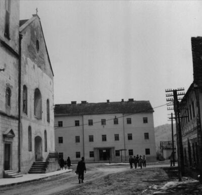 Hrvatska Kostajnica -Trg Maršala Tita kbr. 1, zgrada Kotarsk