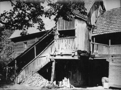 Donja Gračenica (Popovača) - Stambeni objekt - Drvena katnic