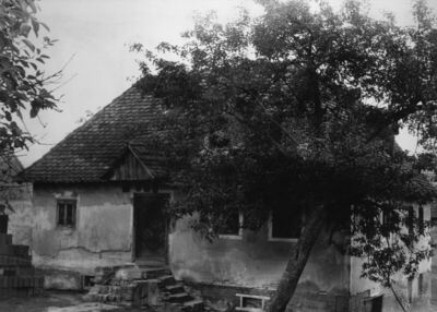 Gušće (Sisak) - Ožbukana drvena prizemnica s podrumom, građe