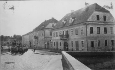 Sisak - Kuća Mihelčić s portalom i balkonom te kuća ing. Tom
