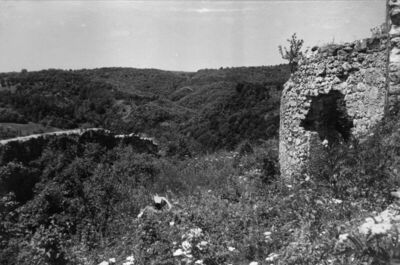 Zrin (Dvor na Uni) - Stari grad - Prostor između vanjskog zi