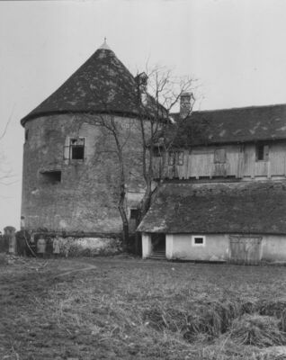 Sisak - Stari grad - Ulaz u grad, detalj: istočna kula, do n