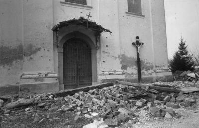 Sunja - Župna crkva Sv. Marije Magdalene oštećena u minobaca