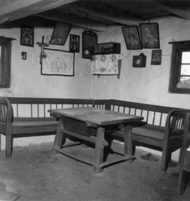 Žreme (Sunja) - Stol od topolovog i jasenovog drveta s velik