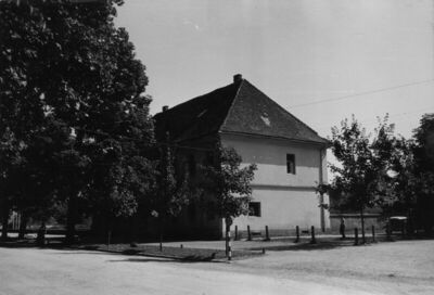 Glina - Jednokatna zgrada na gl. gradskom trgu