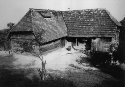 Kotarani (Dvor na Uni) - Kuća Dušana Lovrića, drvena, „L“ tl