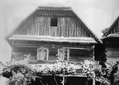 Greda Sunjska (Sunja) - Detalj zabatnog pročelja drvene katn
