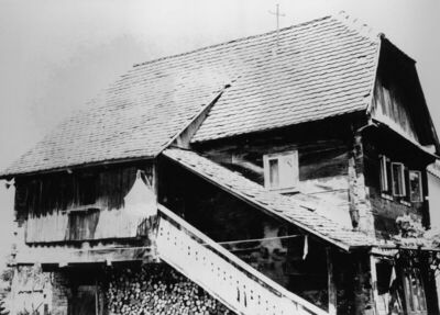 Letovanić (Lekenik) - Glavno pročelje drvene katnice, prizem