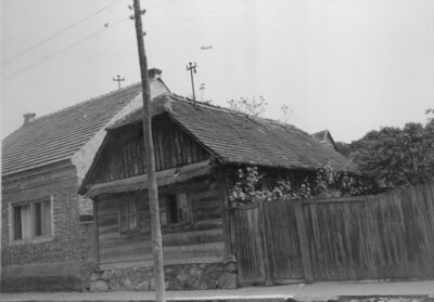 Petrinja - Više od 100 god. stara brvnara prizemnica u Kučer
