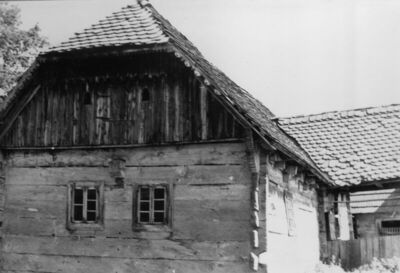 Marinbrod (Glina) - Prizemna brvnara stara oko 80 godina s u
