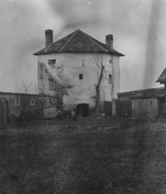 Sisak - Stari grad - Detalj: peterokutna kula koja zatvara v