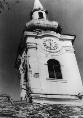 Sunja - Župna crkva Sv. Marije Magdalene - Krovište uništeno