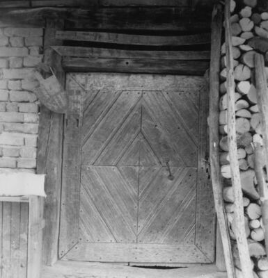 Letovanić (Lekenik) - Ulazna vrata drvene katnice kbr. 57; v