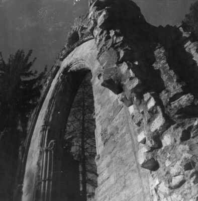 Topusko - Gornji dio gotičkog luka, istočna strana
