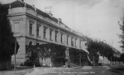 Petrinja - Banska ul. sa zdanjem Gradskog svratišta (Hrvatsk