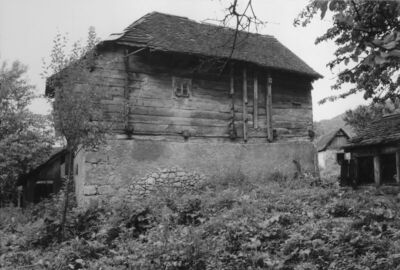 Hrastovica (Petrinja) - Stražnji dio kuće s prozorom u gornj