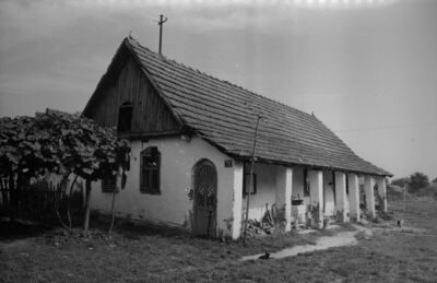 Osekovo (Popovača) - Stambena prizemnica s trijemom, kbr. 72
